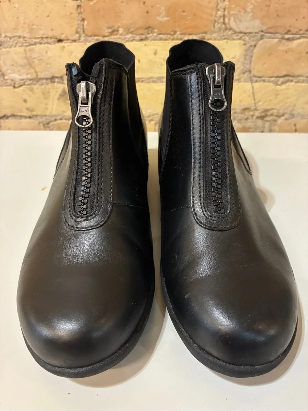 Aravon Flex-Laurel Waterproof Black Leather Front-Zip Ankle Bootie - Picture 3 of 9